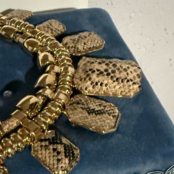 Elegant Gold and Brown Necklace - Picture 4 of 11